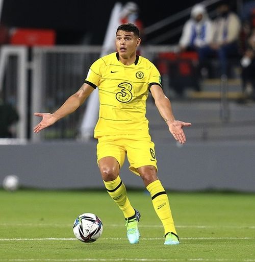EMOTIONAL BREAKUP 
 Thiago Silva 
gets emotional while saying goodbye to Chelsea fans