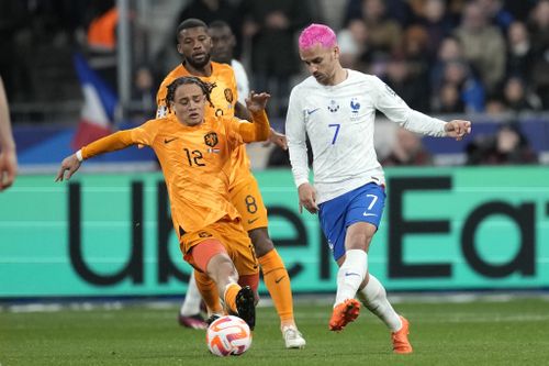 FIRST GOALLESS DRAW!   The Netherlands  and  France  end the game without scoring