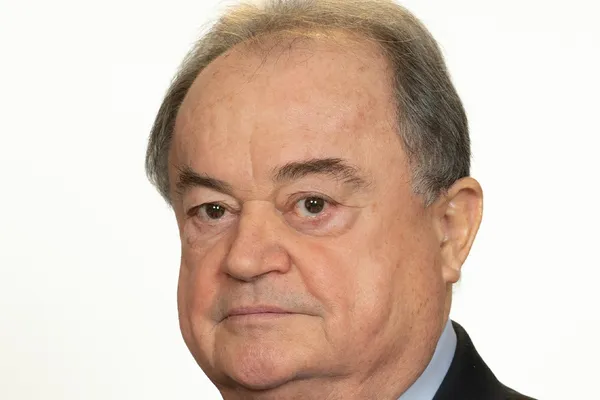 Intervenție vulgară la tribuna Senatului  /  Secretarul Vasile Blaga, reacție uluitoare la  protestul UDMR