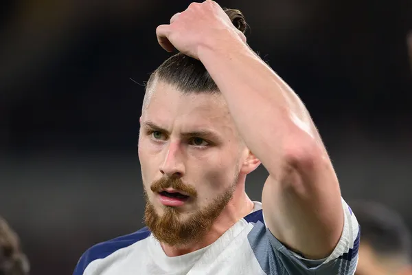 Noul antrenor al lui Drăgușin a făcut un gest neașteptat când a semnat cu Tottenham