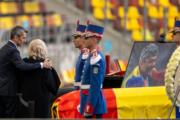 Lucescu, înmormântat cu onoruri militare /   FOTO. O lume întreagă  și-a luat rămas bun de la cel mai mare antrenor român din istorie