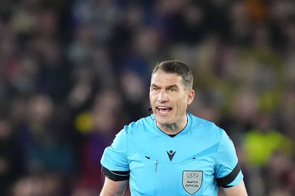 UEFA nu l-a pedepsit pe Kovacs! /  Sursele  GOLAZO.ro  contrazic presa catalană legat de arbitrul român, după scandalul de la Barcelona - Atletico
