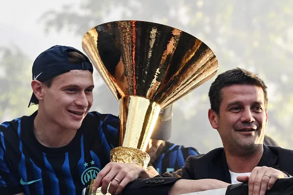 Chivu i-a uimit pe italieni! Obiectul cu care românul a atras toate privirile la parada lui Inter. Aduce aminte de un moment foarte greu din viața lui FOTO+VIDEO