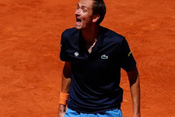Contre cu soția la Roland Garros  /   VIDEO.  Daniil Medvedev, ceartă în timpul meciului » Continuă seria neagră de la Paris