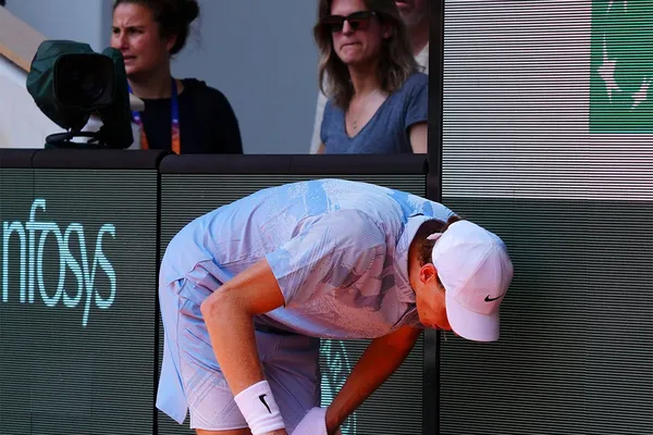 Șoc la Roland Garros! /   Jannik Sinner a fost eliminat în turul doi. Italianul era la un game de calificare! Ce s-a întâmplat