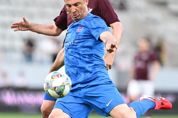 UEFAntasticii, atunci și acum! Cum arată protagoniștii „sfertului” european Steaua - Rapid, la 20 de ani distanță: imagini de colecție de pe stadionul Arcul de Triumf