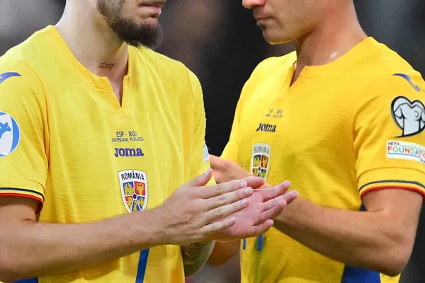 Experiență și formă /  Cum arată „tricolorii” înainte ca Hagi să anunțe lotul pentru debutul în Liga Națiunilor »  Ianis Hagi vs. Ianis Stoica