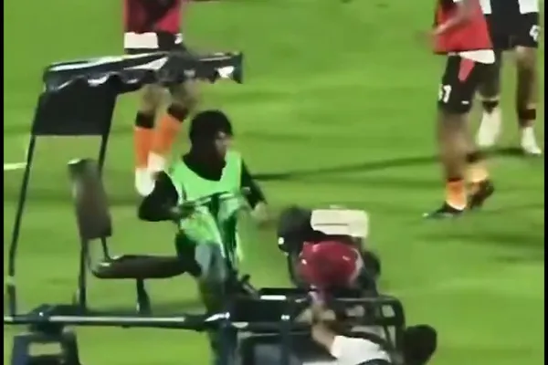 VIDEO șocant: fostul star din Premier League a fost călcat de un utilaj de întreținere a gazonului