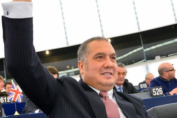 Asasinat șocant în Bulgaria! Un politician a fost împușcat în cap în propria locuință. Trei suspecți, arestați pe autostradă