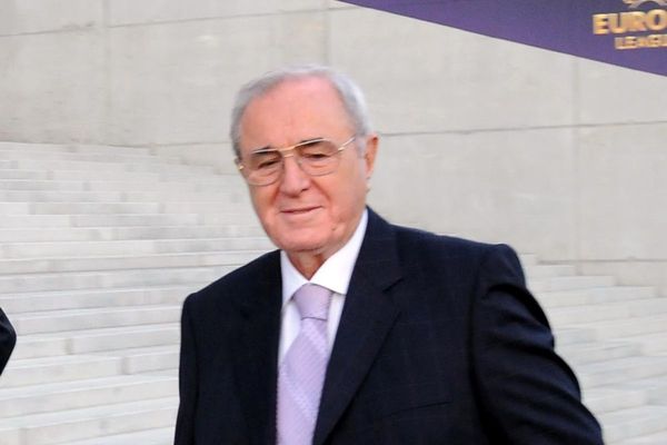 Moartea lui Păunescu i-a învrăjbit pe steliști /  Tensiuni în ambele tabere! Cine a postat un mesaj obscen +  ce au făcut FCSB și CSA