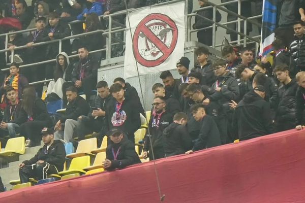 VIDEO Nu e rasism în România? E la fiecare derby! Peluza Nord FCSB, scandări sinistre la meciul cu Rapid