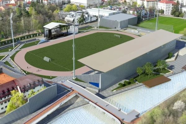 Stadion de 3,5 mil. € /   FOTO. Arena din Bistrița, criticată de FCSB, a fost  cumpărată de Primărie în falimentul fostului club Gloria. Cum va fi modernizată