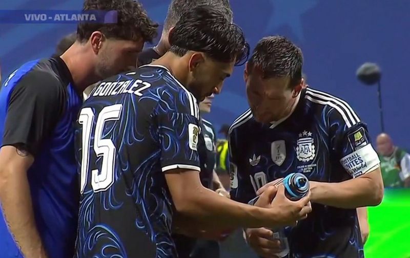 Moment viral după Anglia - Argentina: sud-americanii au rămas uluiți după ce au citit ce scria pe sticla lui Pickford! Fața lui Messi a făcut înconjurul internetului