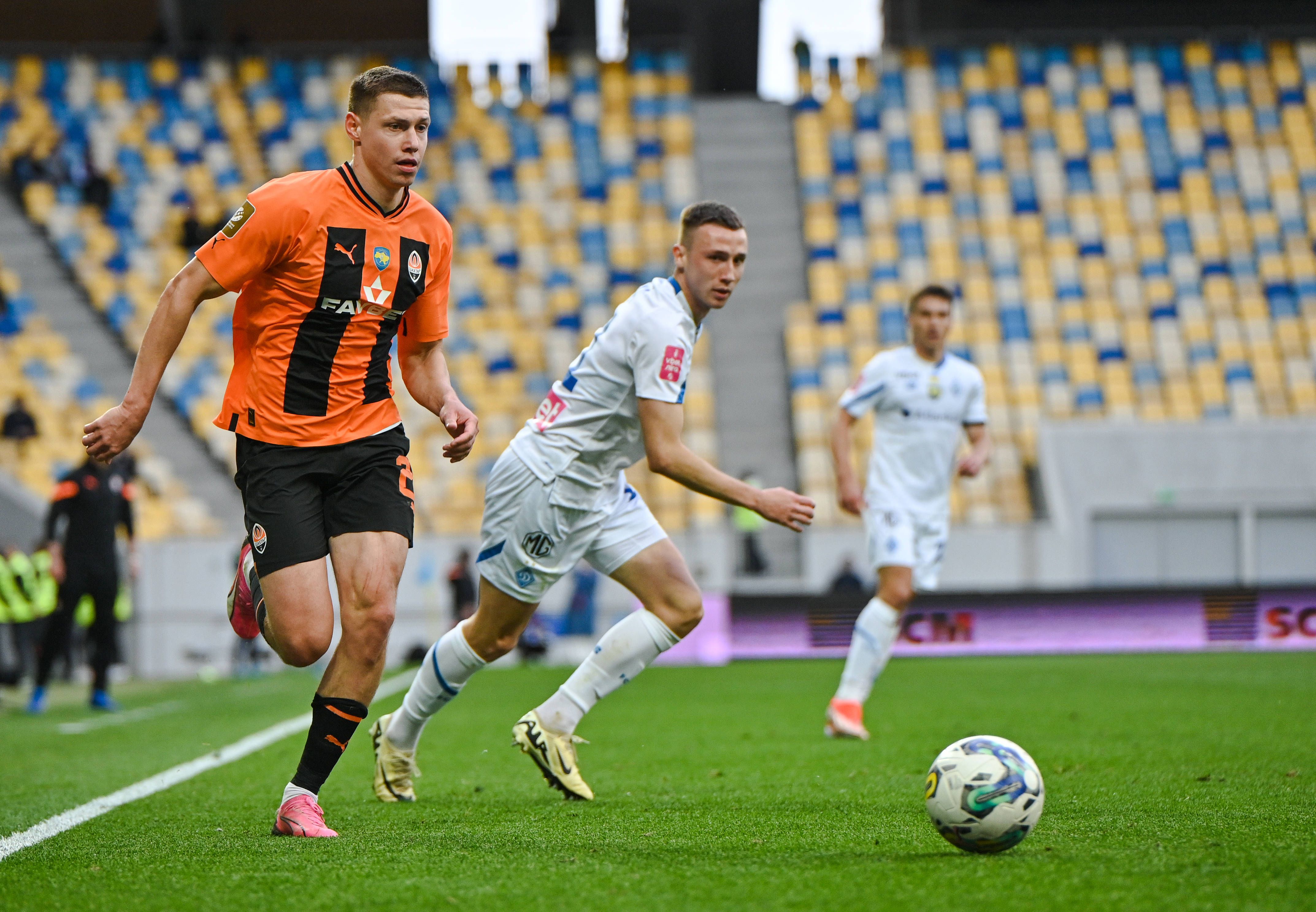 Doi colegi la naționala Ucrainei, Matviyenko (stânga) și Vanat, adversari la Shakhtar - Dinamo Kiev 1-0. Ei vor înfrunta România la Euro Foto: Imago Images