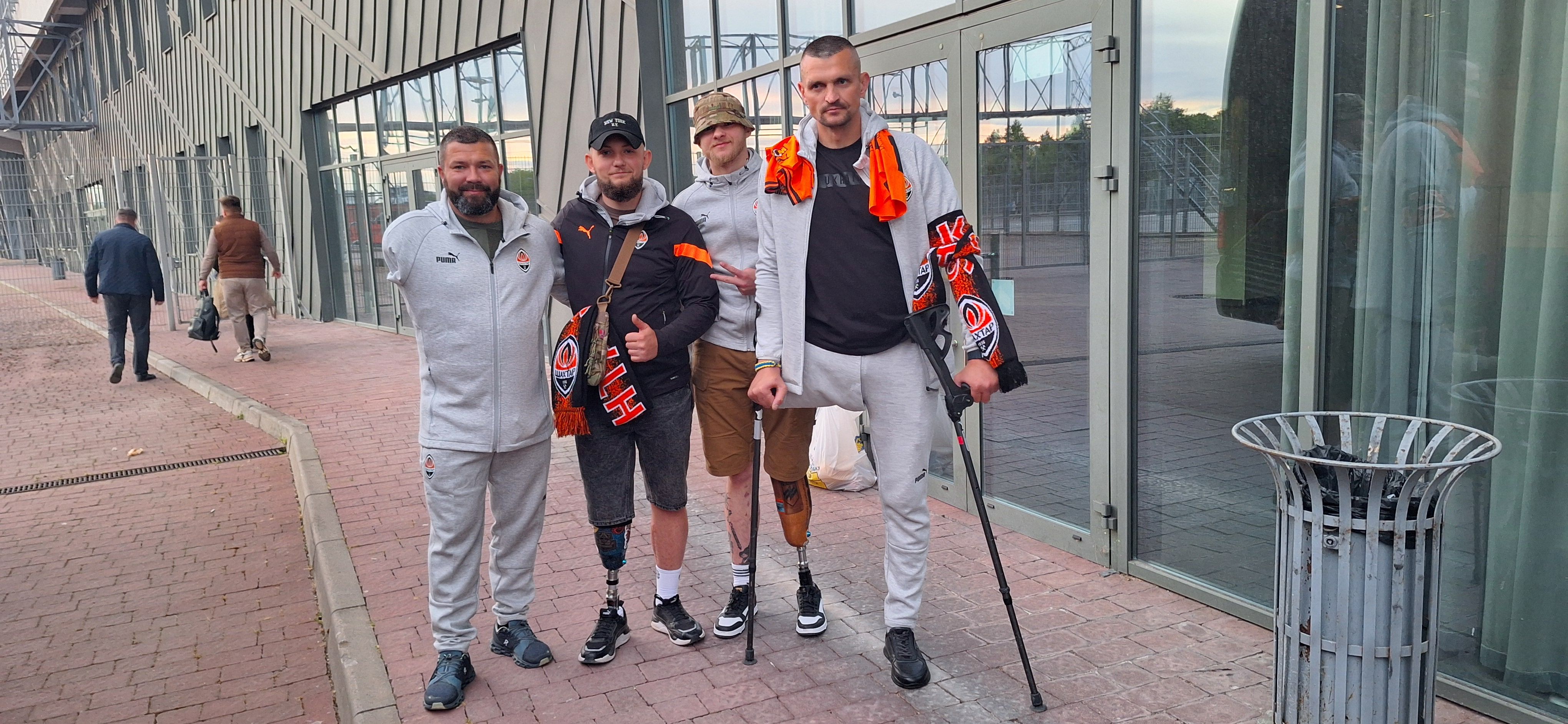 Soldați rămași invalizi în timp de război au fost invitați la meci de Shakhtar Fotografii: Theodor Jumătate