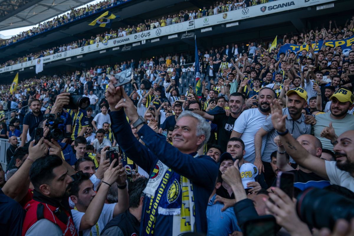 Jose Mourinho, prezentat la Fenerbahce. Foto: Imago