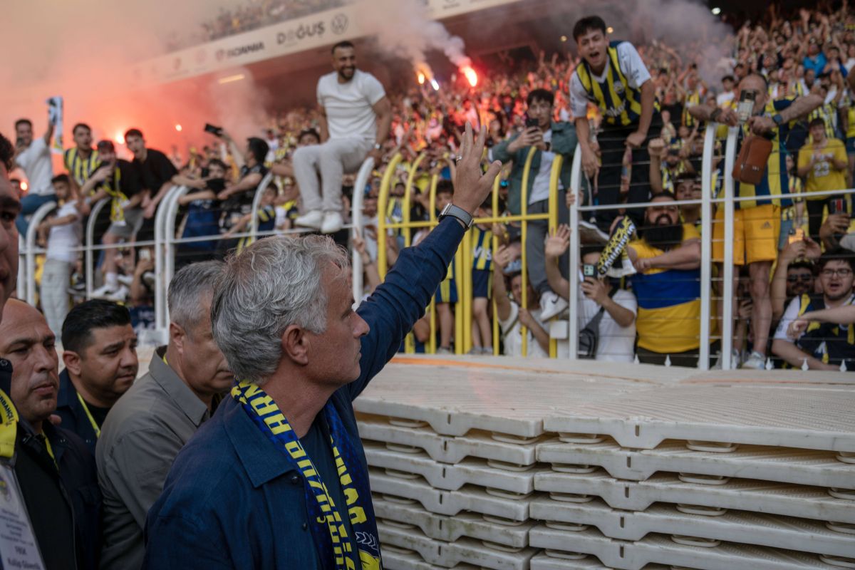 Jose Mourinho, prezentat la Fenerbahce. Foto: Imago