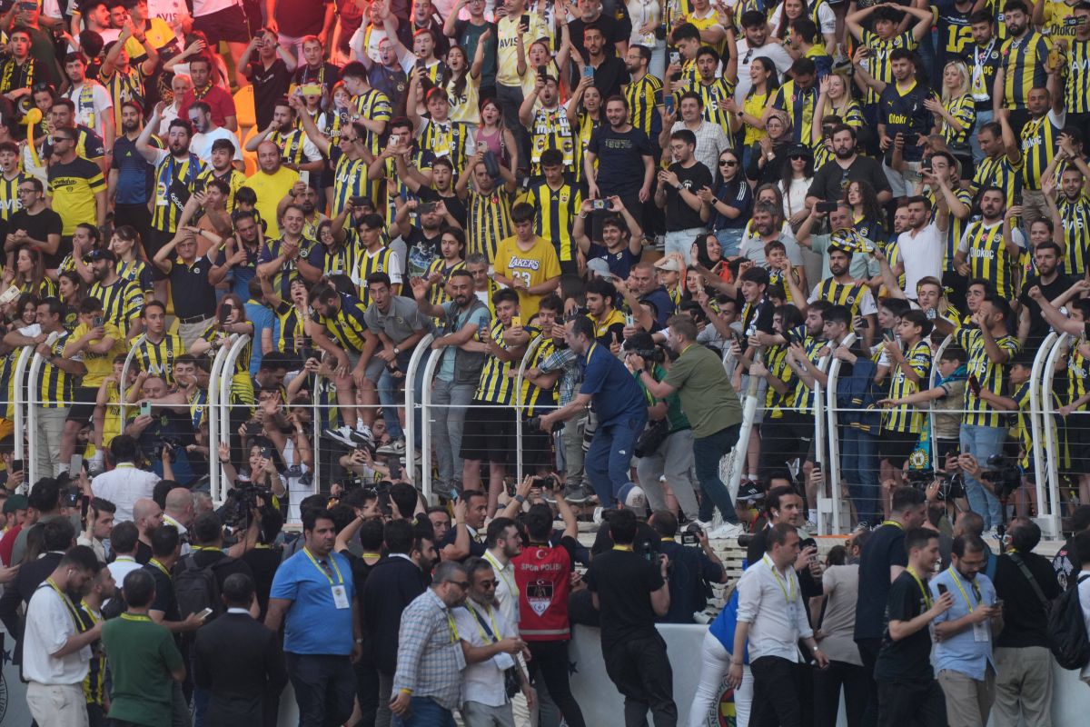 Jose Mourinho, prezentat la Fenerbahce. Foto: Imago