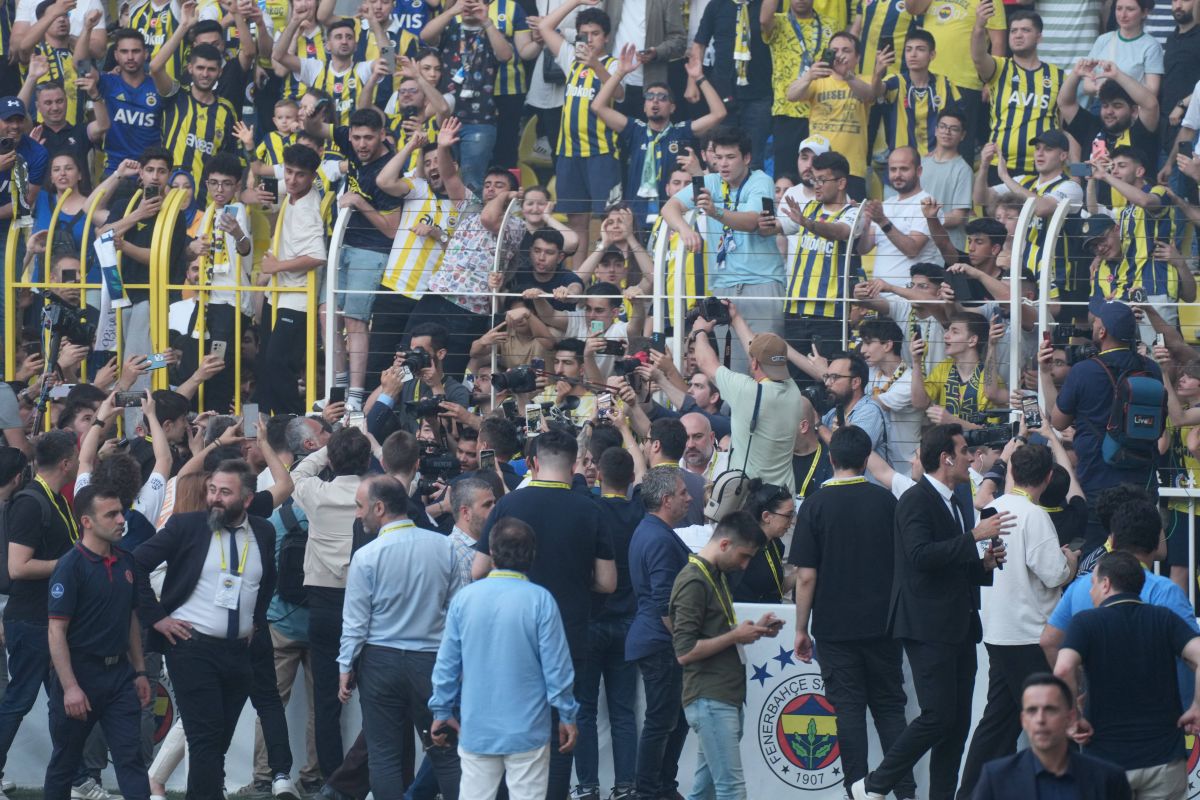 Jose Mourinho, prezentat la Fenerbahce. Foto: Imago