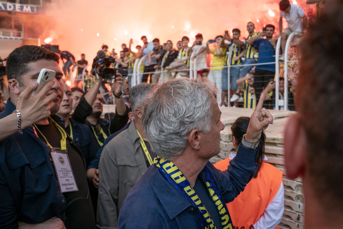 Jose Mourinho, prezentat la Fenerbahce. Foto: Imago