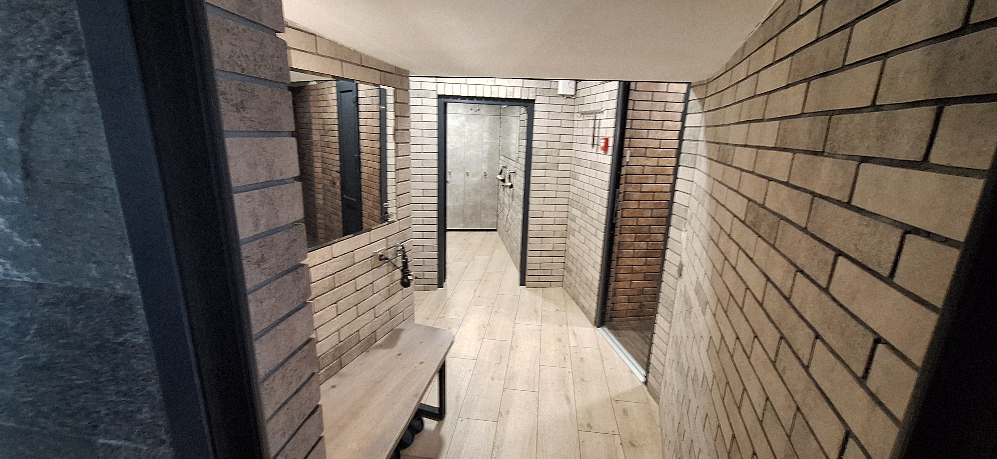 Imagine din spa-ul devenit buncăr