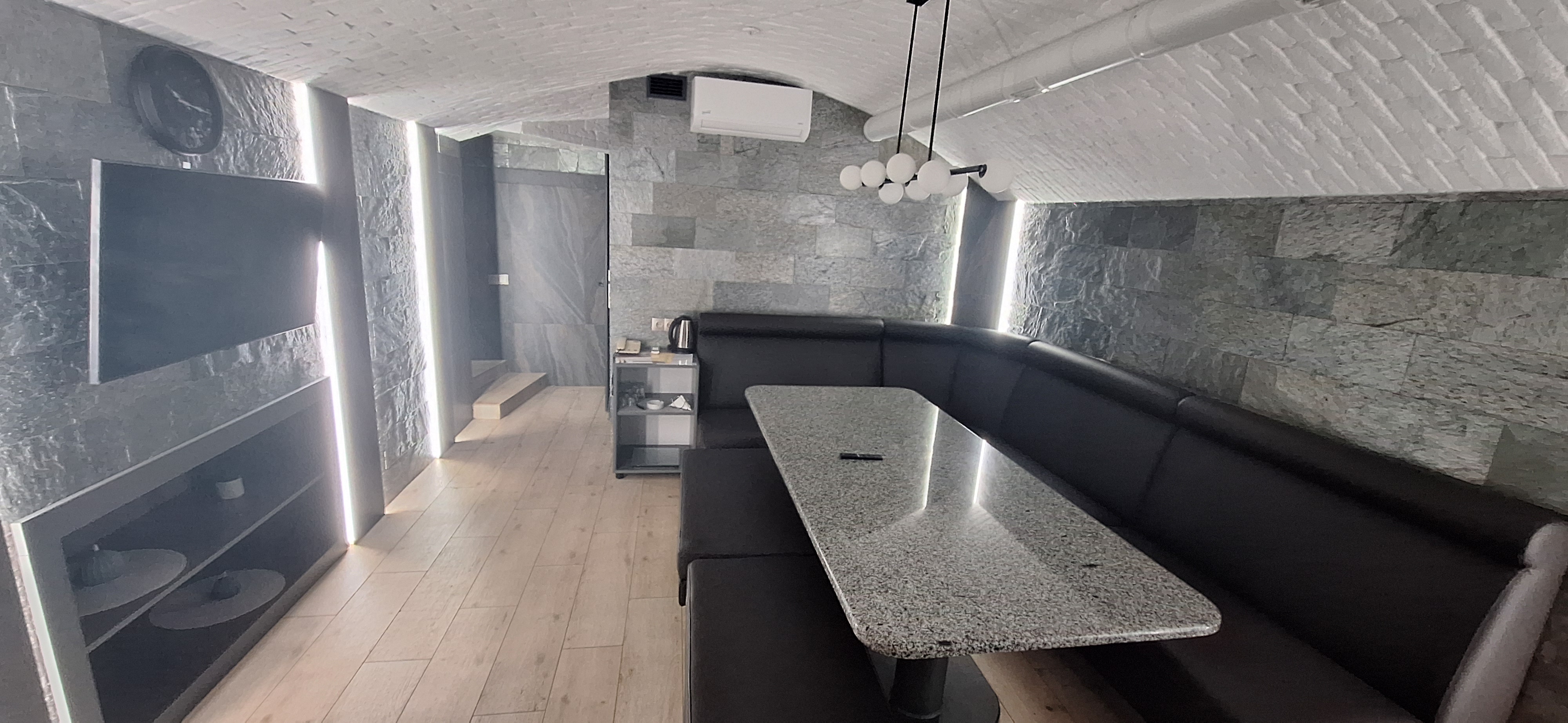 Imagine din spa-ul devenit buncăr