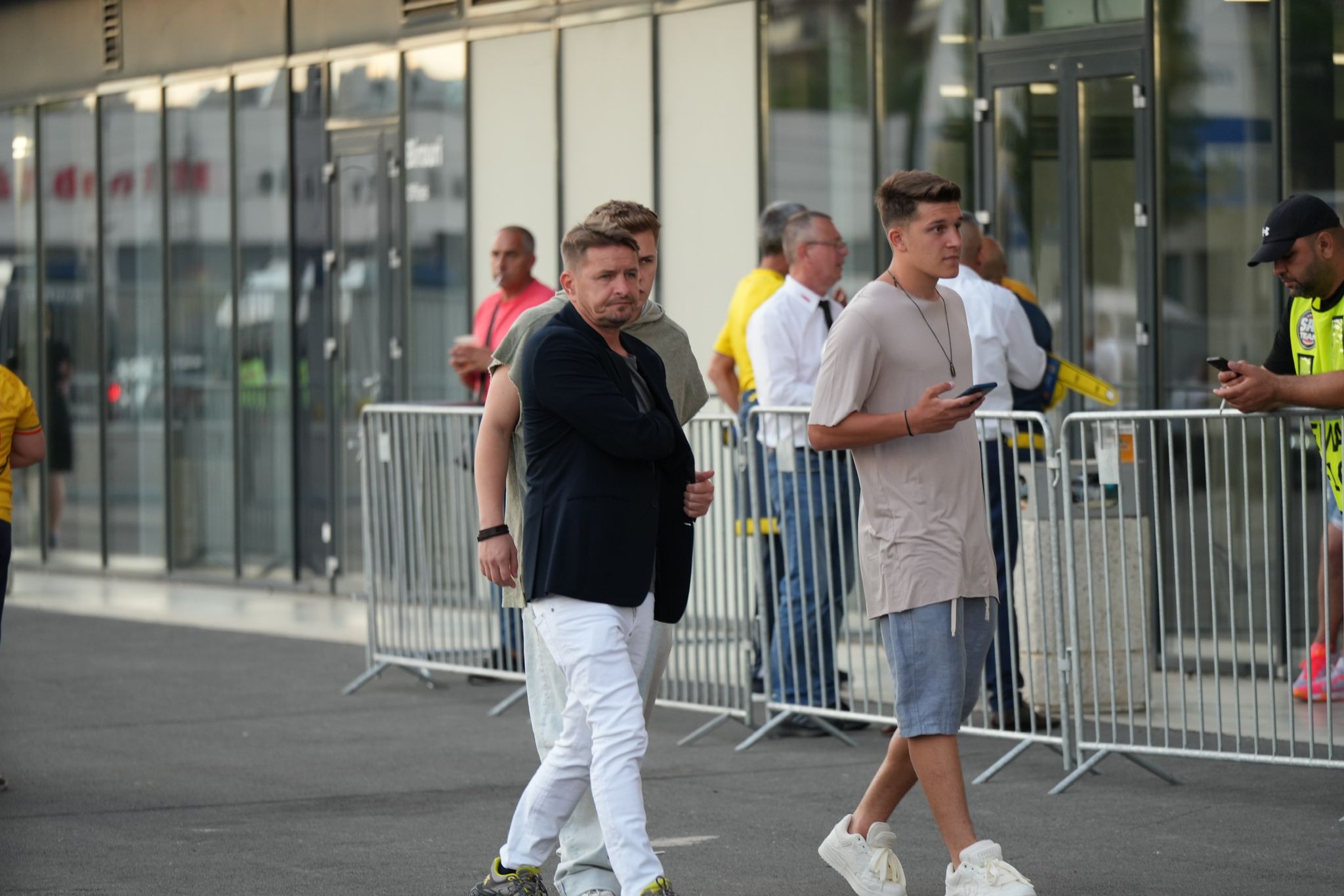 Fanii României au început să apară la arena din Ghencea pentru duelul cu Bulgaria. Foto: Vlad Nedelea