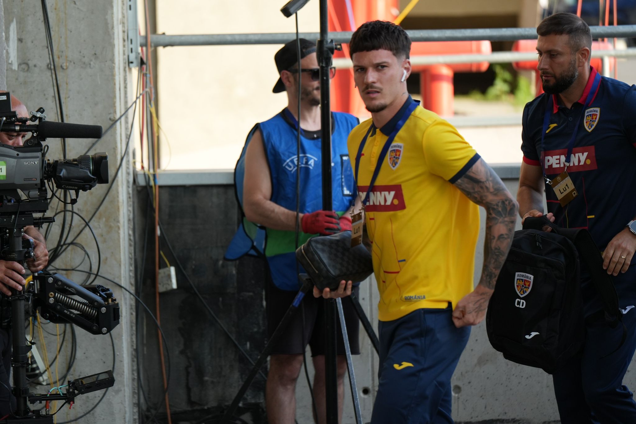 Echipa României a ajuns la stadion pentru meciul cu Bulgaria. Foto: Vlad Nedelea