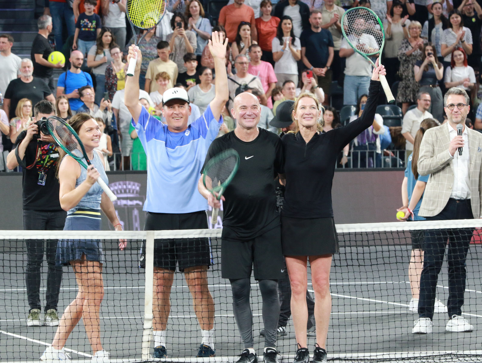 Simona Halep, Andrei Pavel, Andre Agassi și Steffi Graf, la meciul demonstrativ jucat la Cluj / FOTO: SportPictures.eu