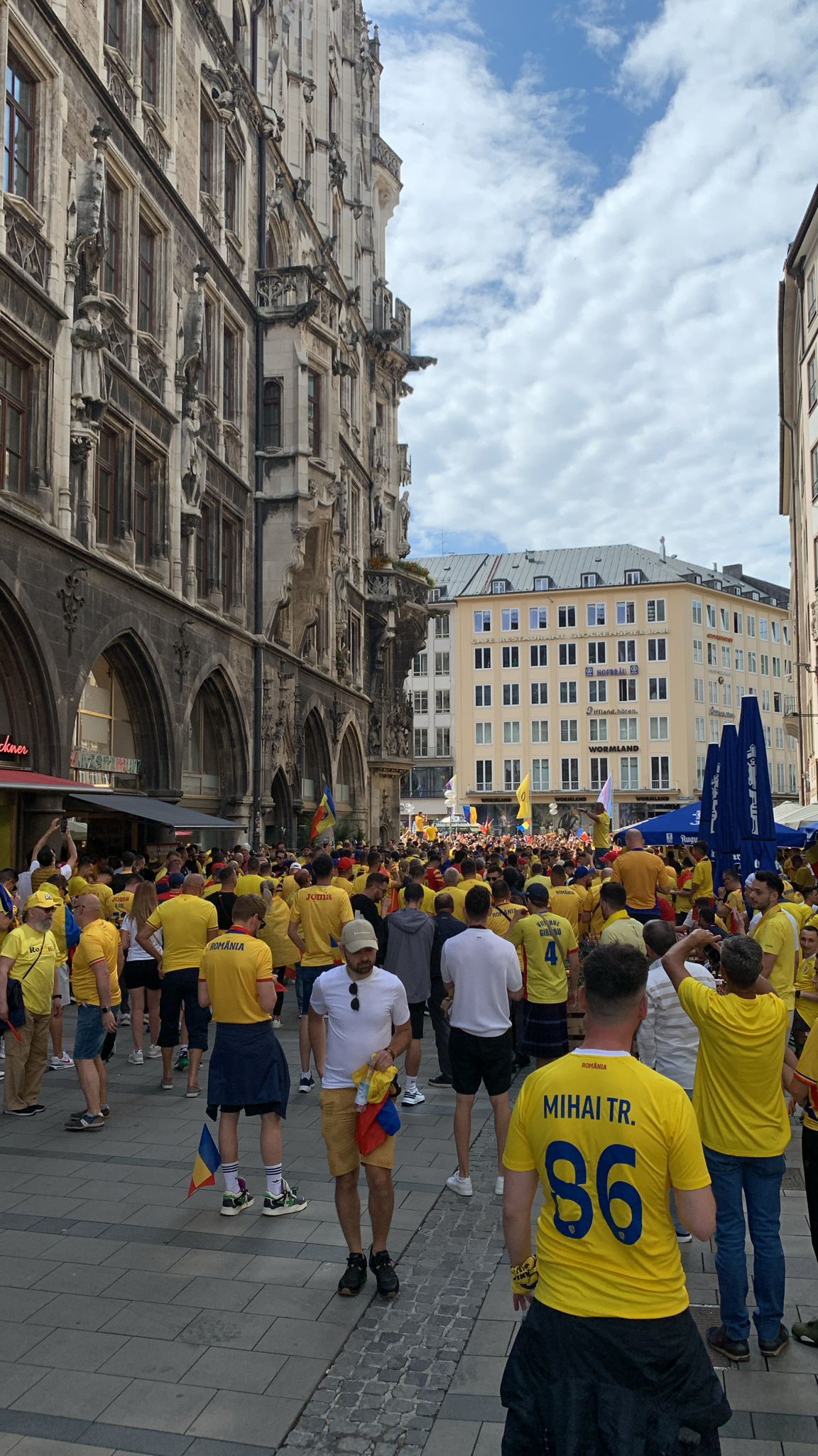 Fanii români au ocupat Marienplatz
