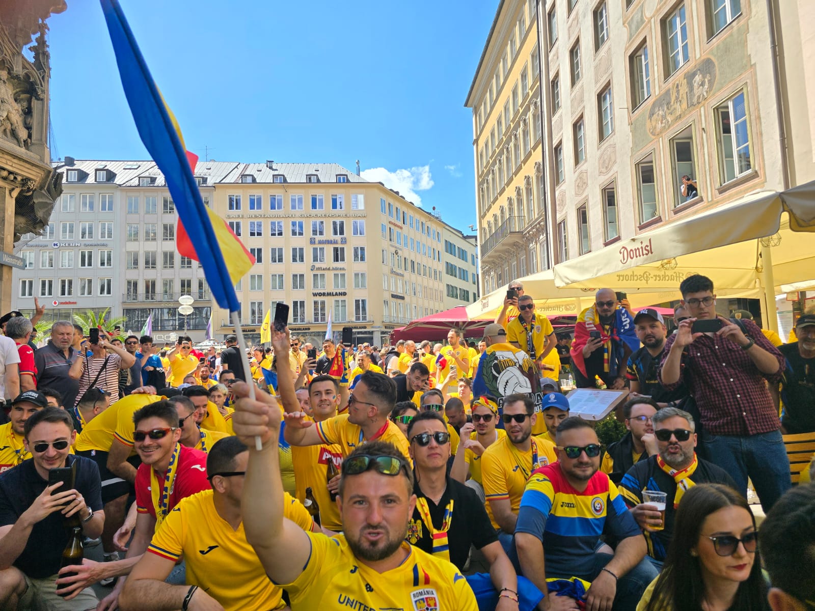 Fanii români au ocupat Marienplatz