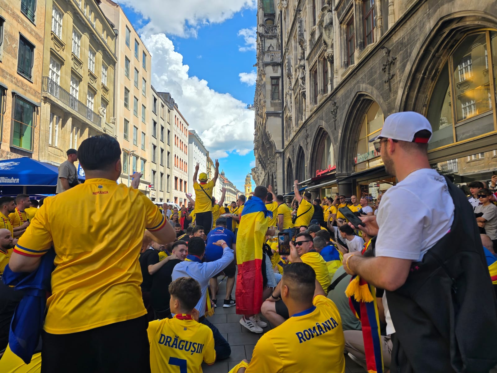 Fanii români au ocupat Marienplatz