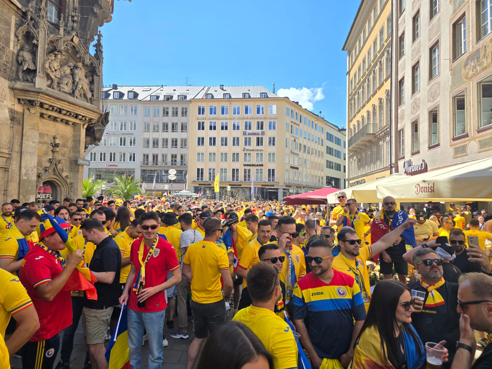 Fanii români au ocupat Marienplatz
