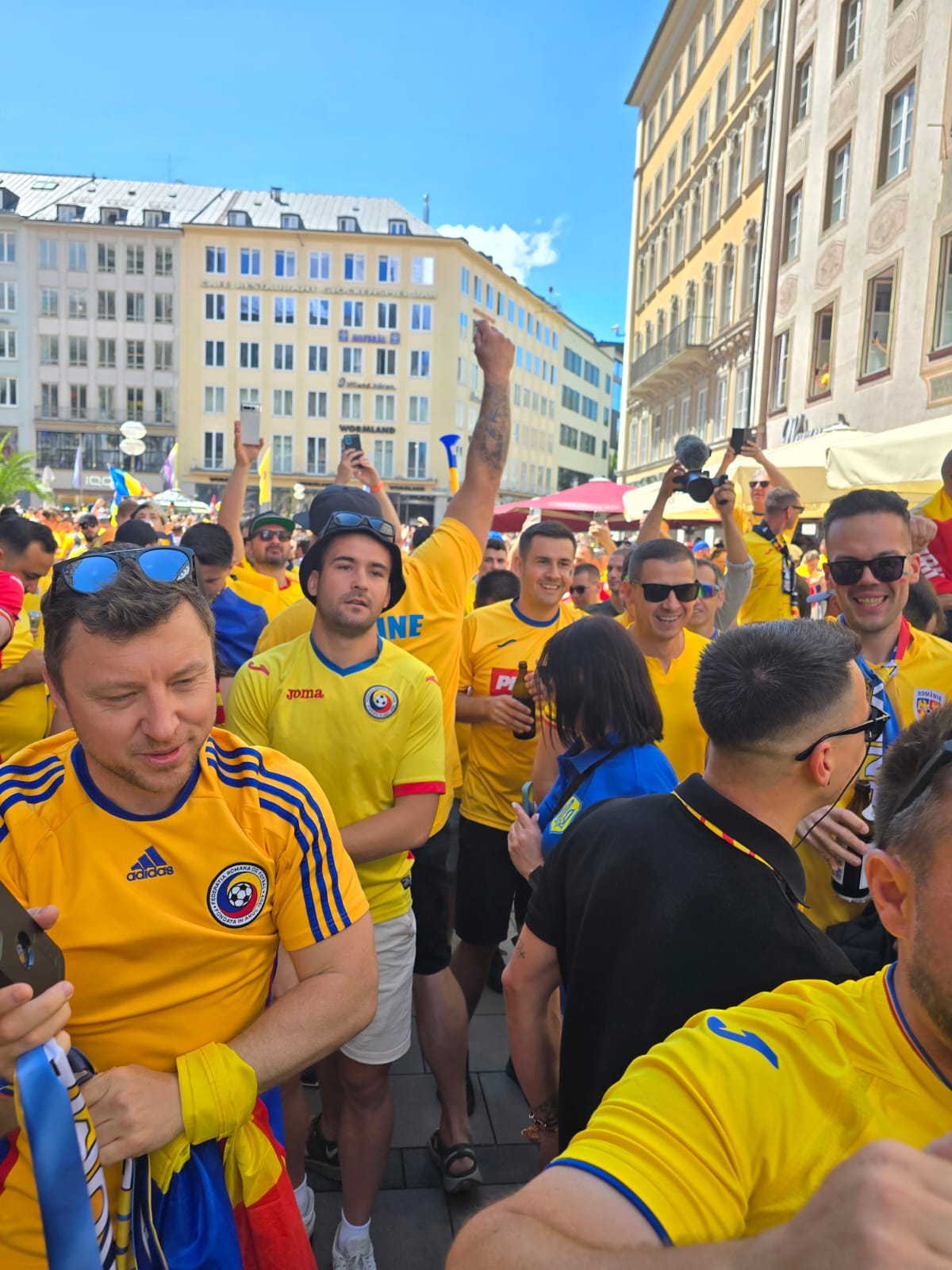 Fanii români au ocupat Marienplatz