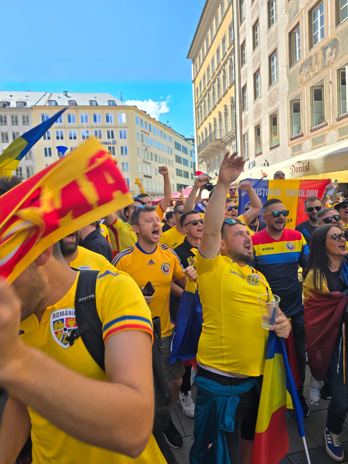 Fanii români au ocupat Marienplatz