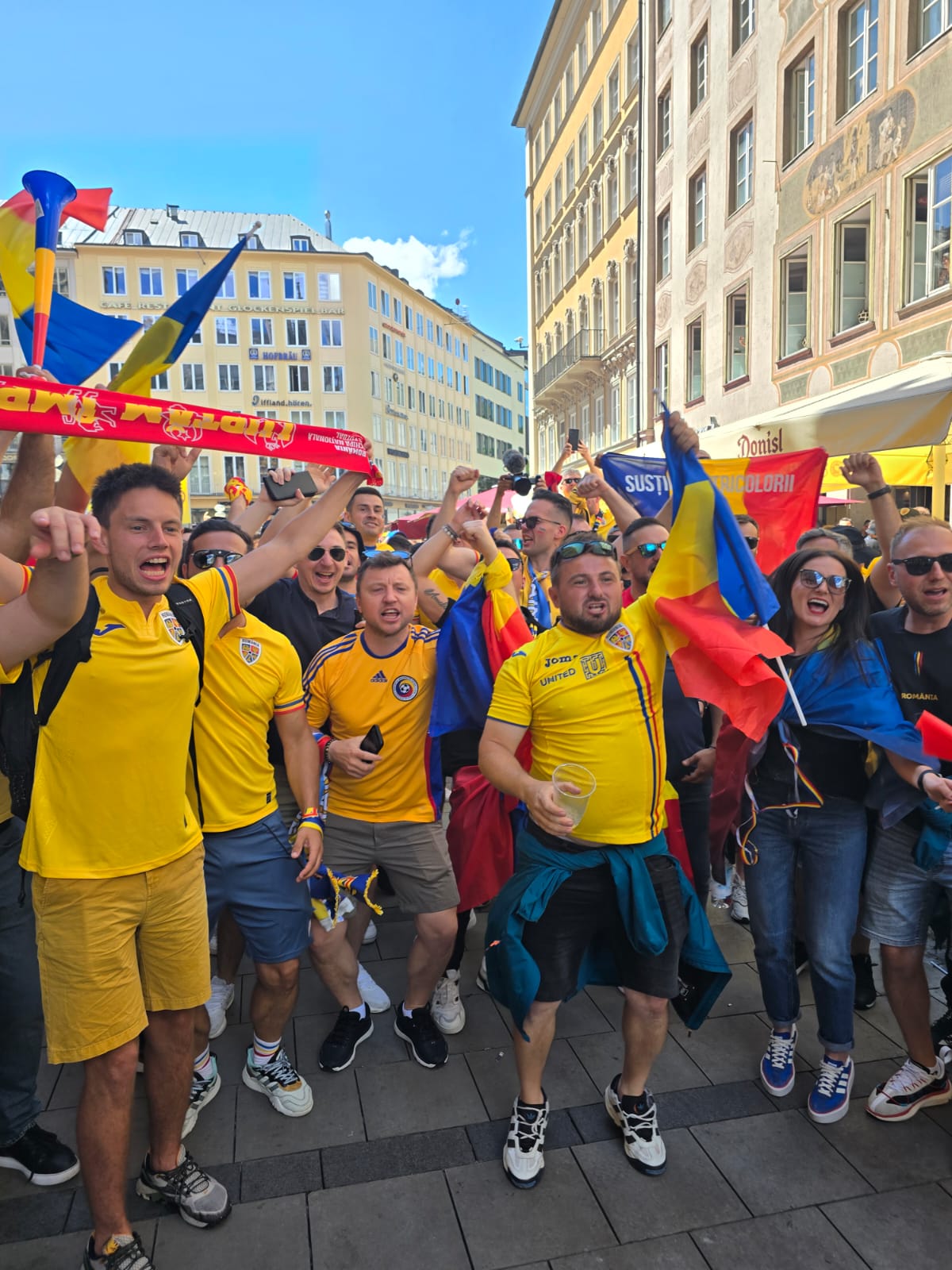 Fanii români au ocupat Marienplatz