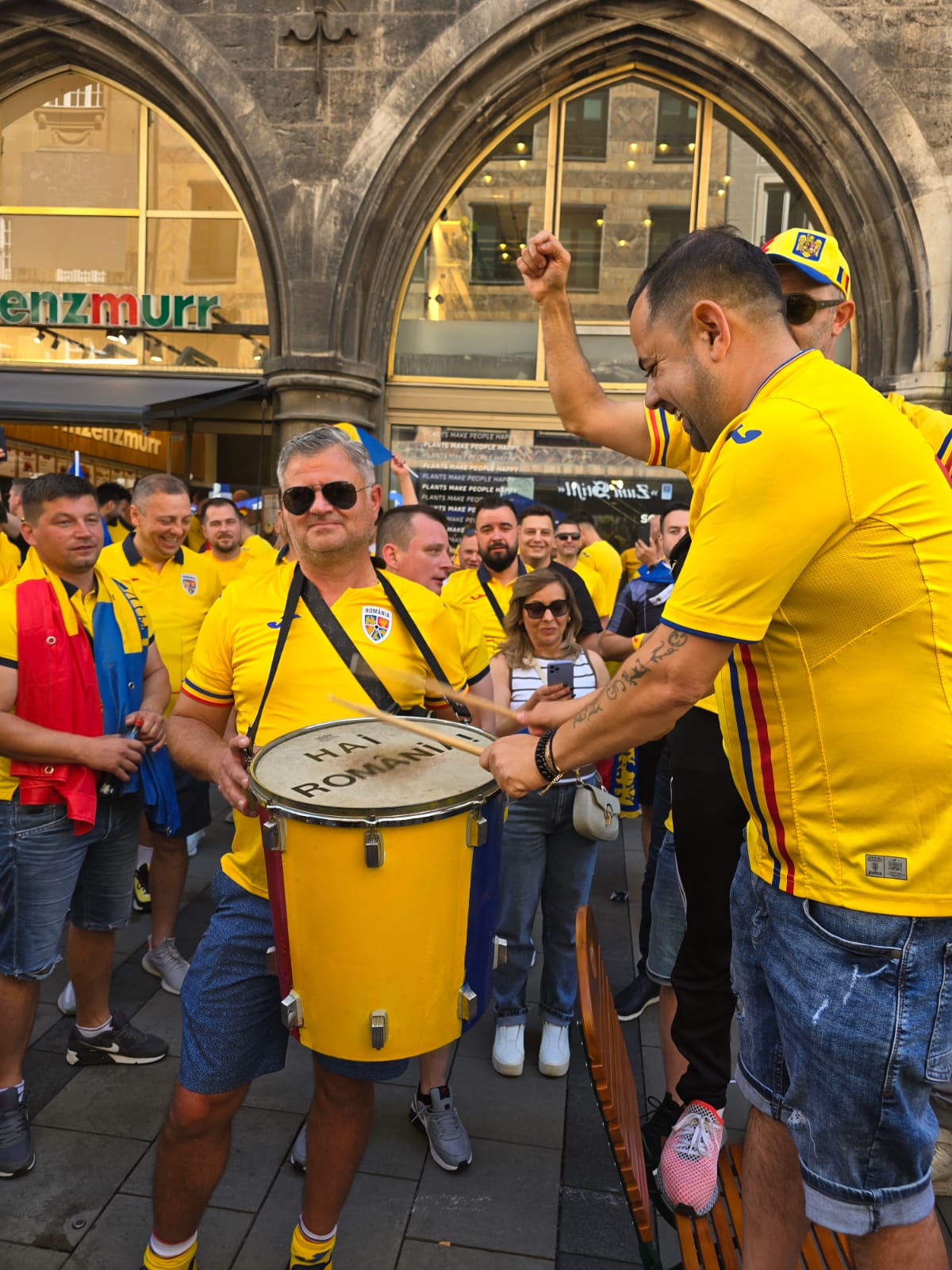 Fanii români au ocupat Marienplatz