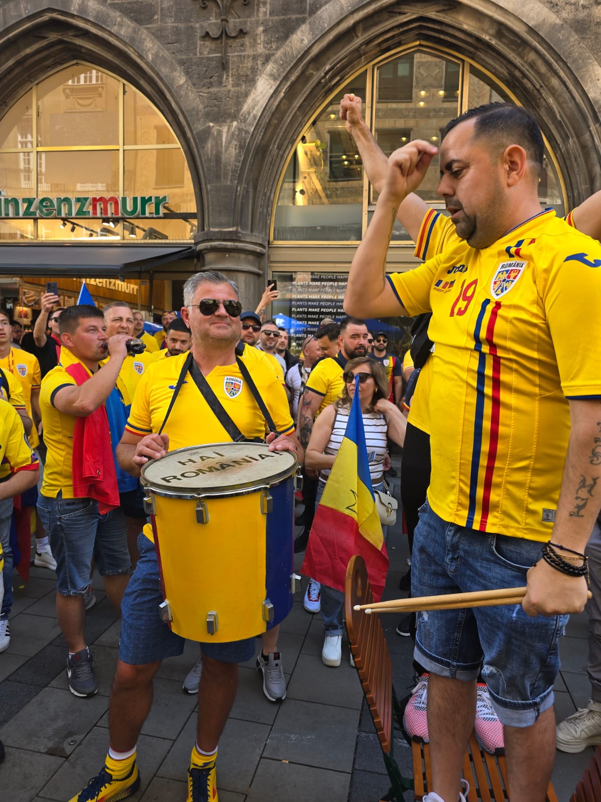 Fanii români au ocupat Marienplatz