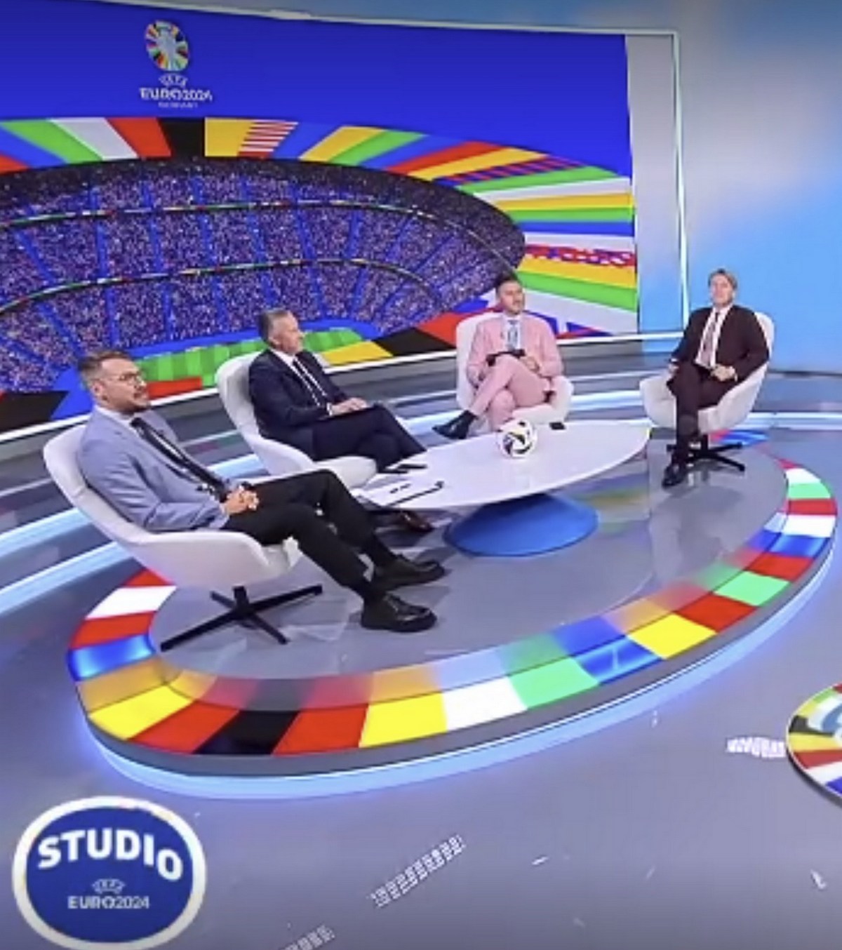 CÂT PLĂTEȘTE PRO TV?  Experții din studioul PRO TV primesc  între 400 și 700 €  pentru fiecare apariție