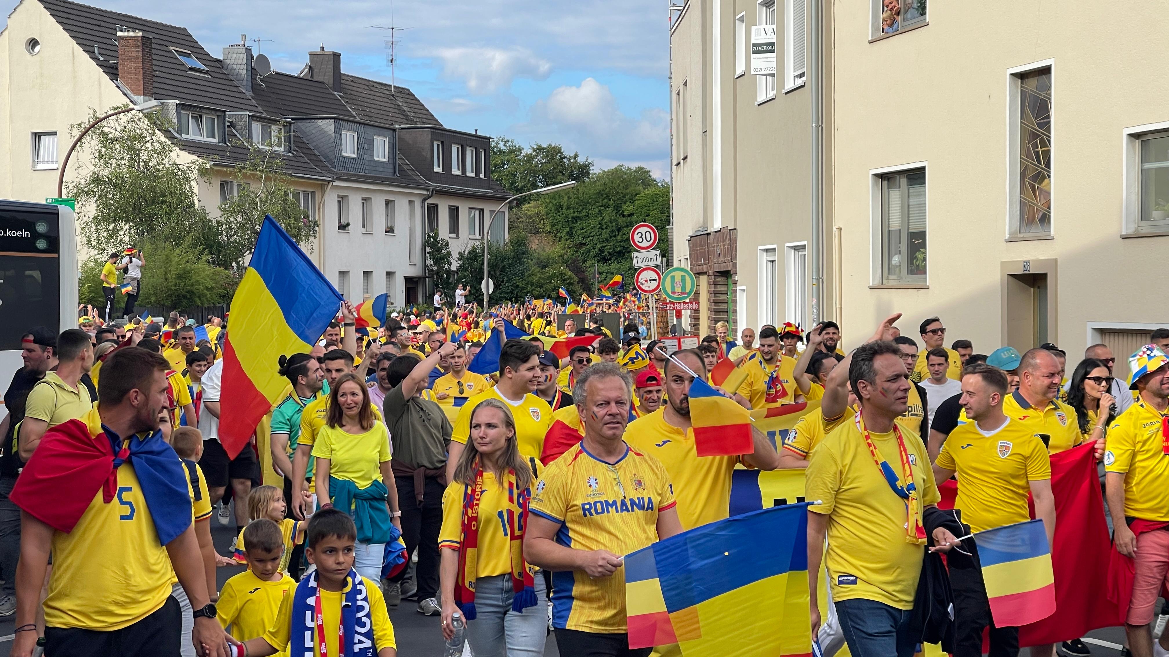 Fanii români în drum spre stadionul din Koln