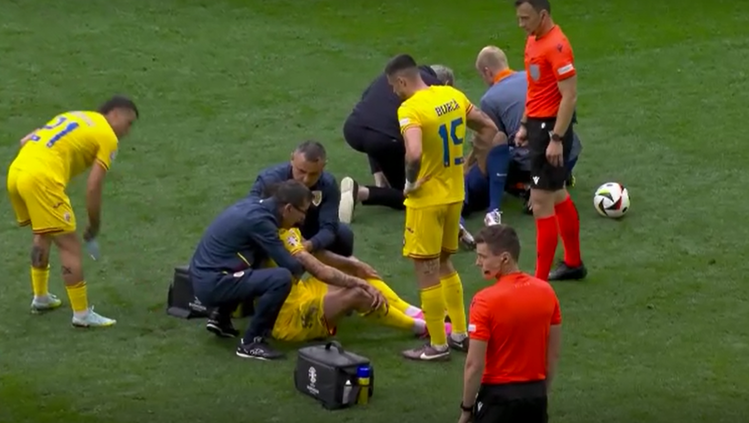 România - Olanda: accidentare Mogoș. Captură: Protv