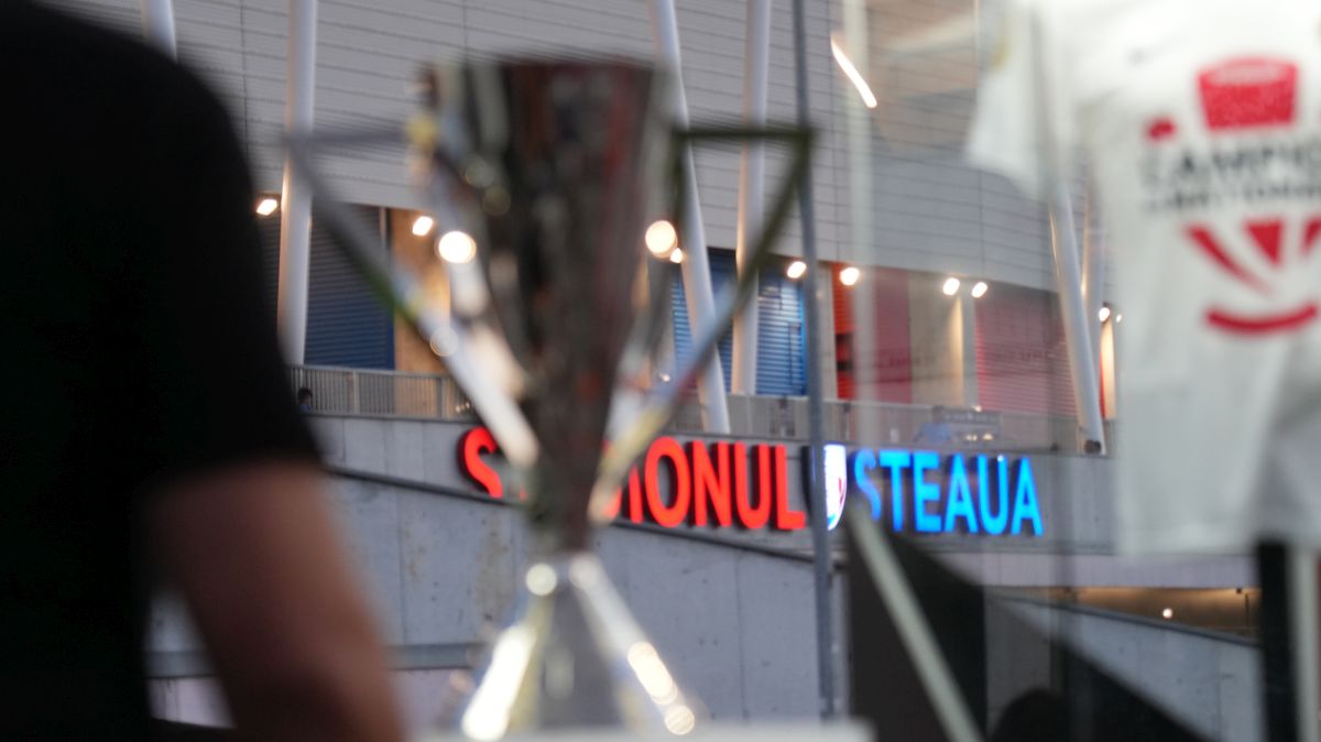 FCSB a dus trofeul de campioană în Ghencea