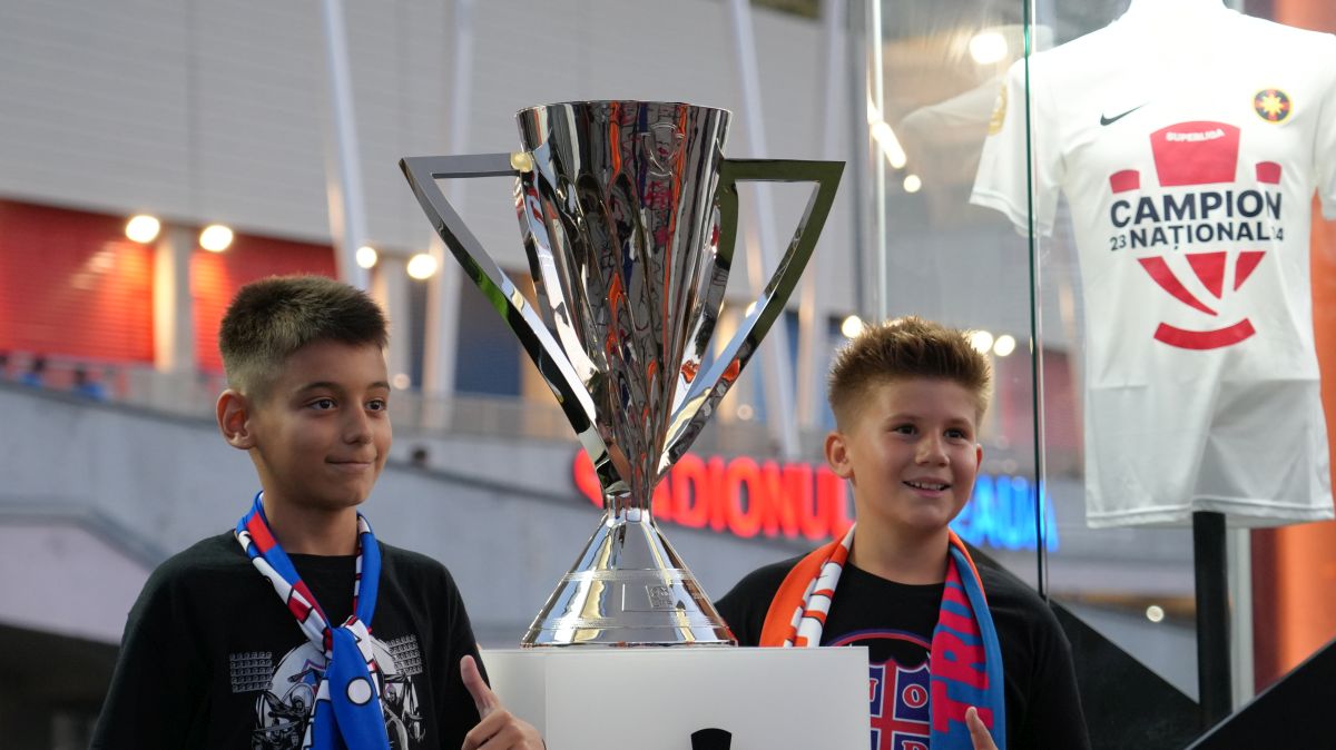 FCSB a dus trofeul de campioană în Ghencea