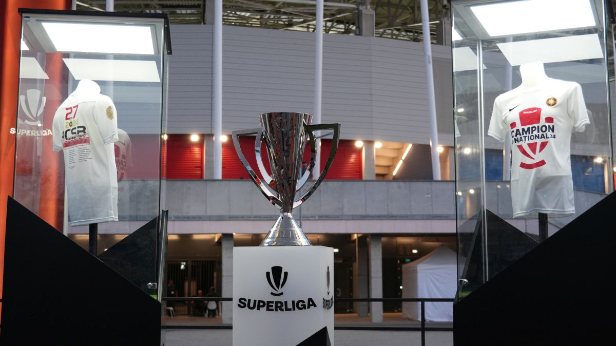 FCSB a dus trofeul de campioană în Ghencea
