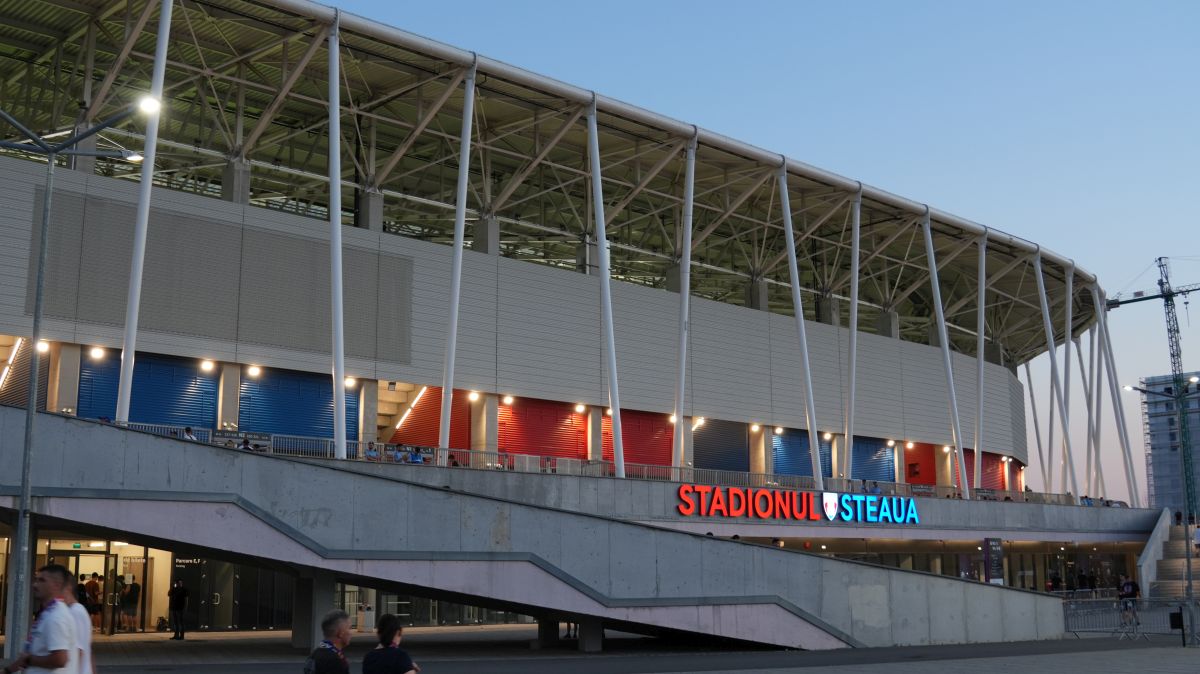 FCSB a dus trofeul de campioană în Ghencea