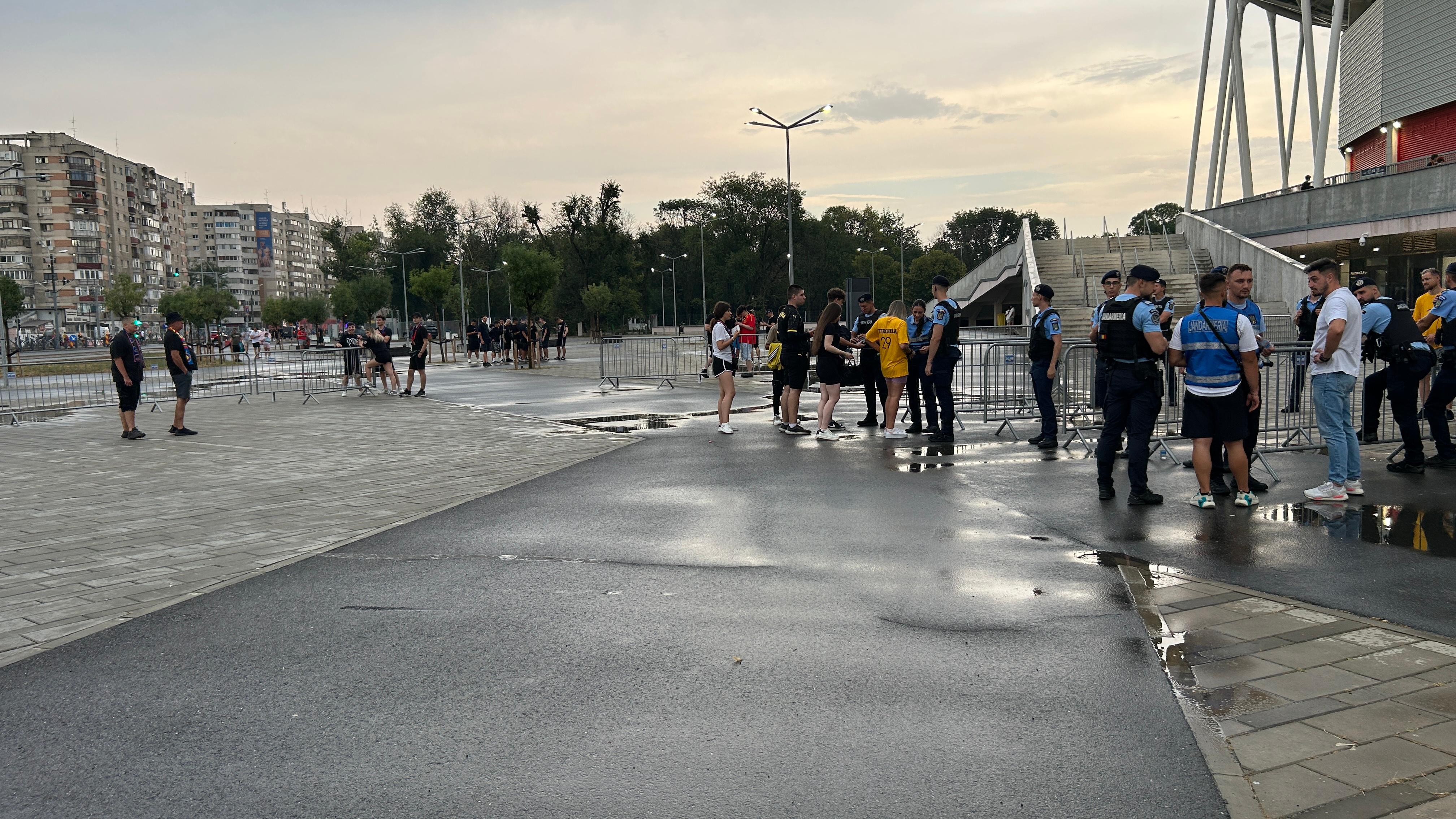 Suporterii lui FCSB înaintea meciului cu Virtus