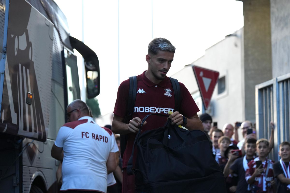 Sosirea Rapidului la stadion înainte de meciul cu CFR