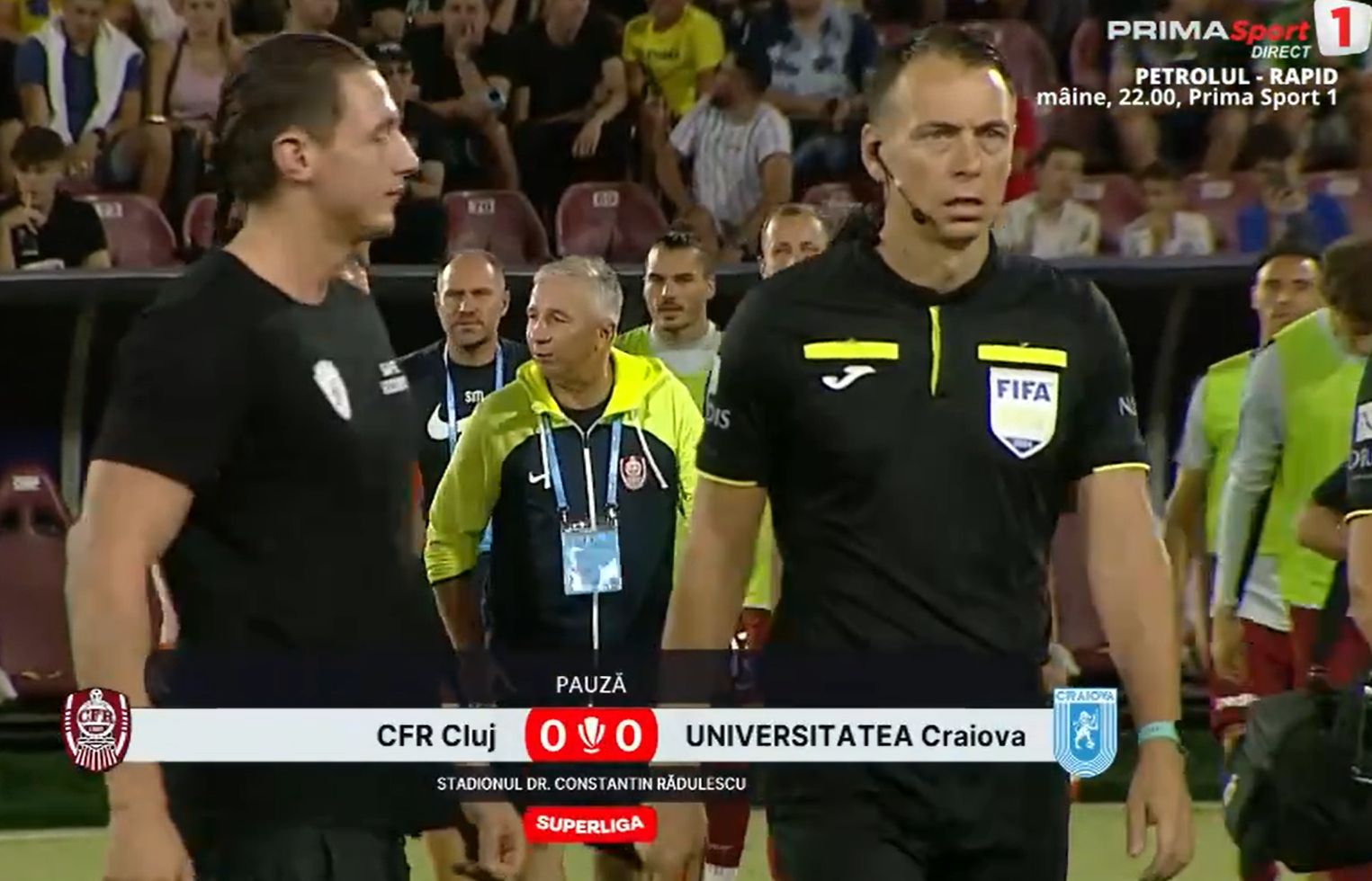 Dan Petrescu, reacție nervoasă la pauza meciului CFR Cluj - Universitatea Craiova Captură Prima Sport