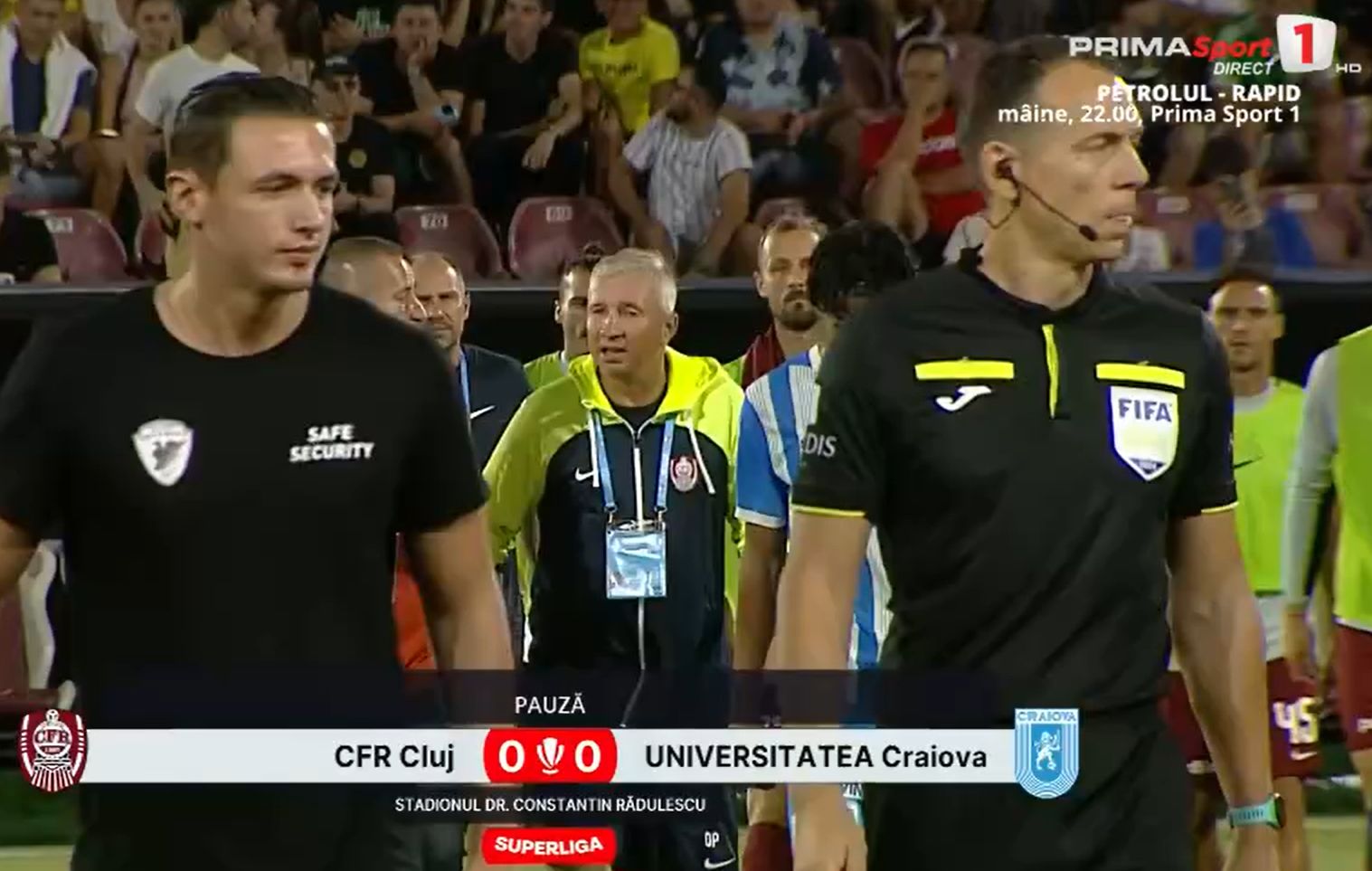 Dan Petrescu, reacție nervoasă la pauza meciului CFR Cluj - Universitatea Craiova Captură Prima Sport