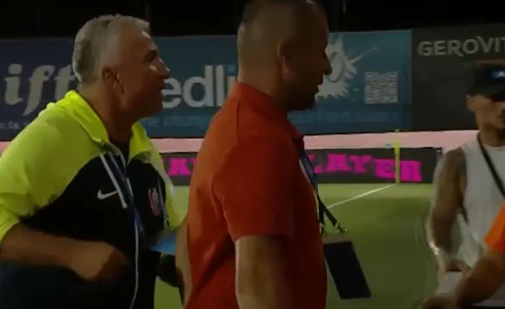 Dan Petrescu, reacție nervoasă la pauza meciului CFR Cluj - Universitatea Craiova Captură Prima Sport